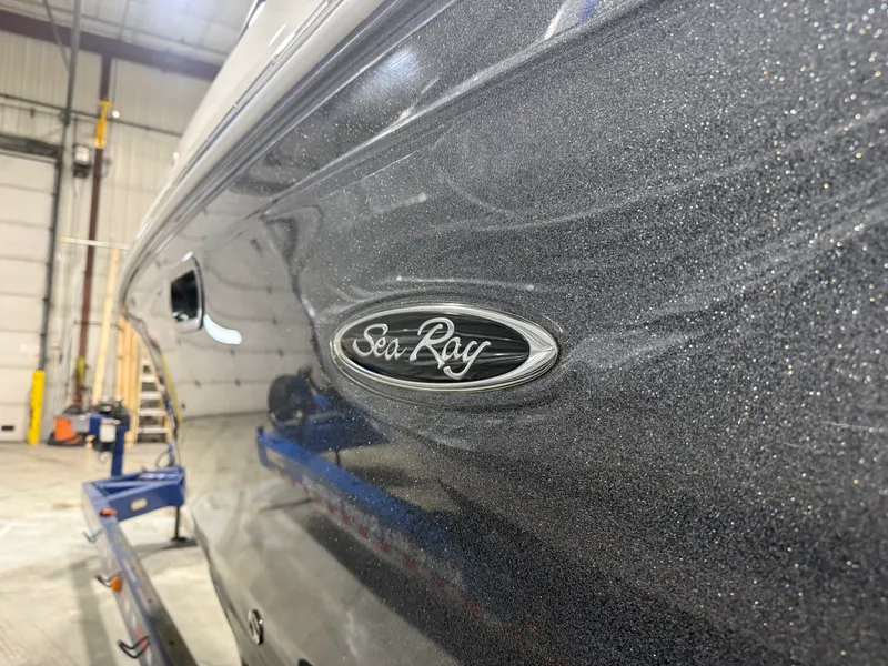 Slide: The Image of Sea Ray 270 SDX 2020 - 71