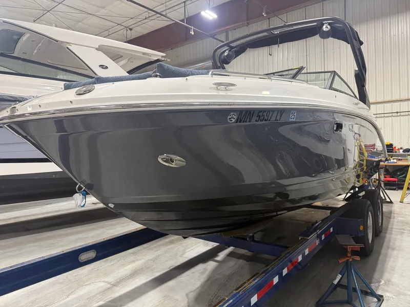Slide: The Image of Sea Ray 270 SDX 2020 - 72