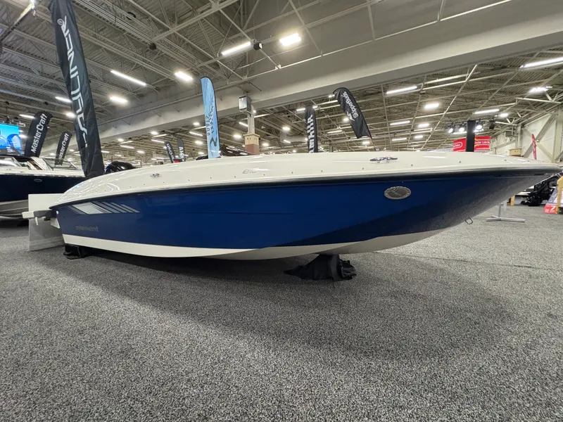 Slide: The Image of Bayliner E18LE 2026 - 2