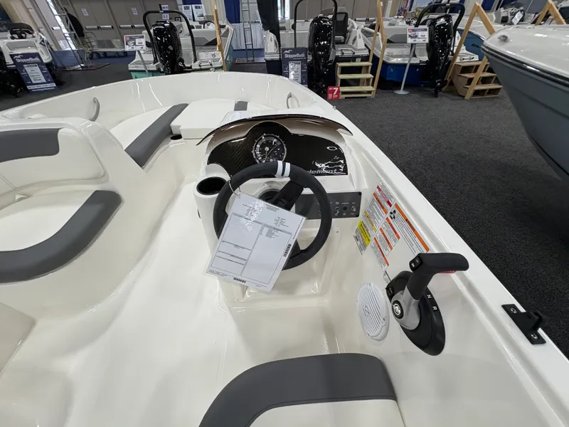 Slide: The Image of Bayliner E18LE 2026 - 7