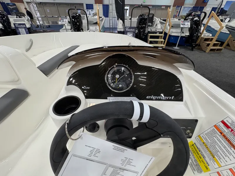 Slide: The Image of Bayliner E18LE 2026 - 8