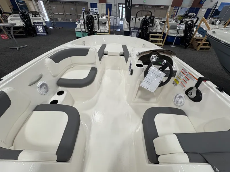 Slide: The Image of Bayliner E18LE 2026 - 9