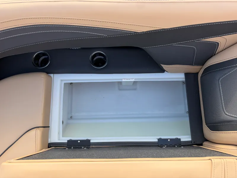 Slide: The Image of Barletta Cabrio 22 M 2026 - 21
