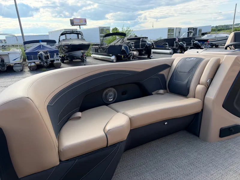Slide: The Image of Barletta Cabrio 22 M 2026 - 18