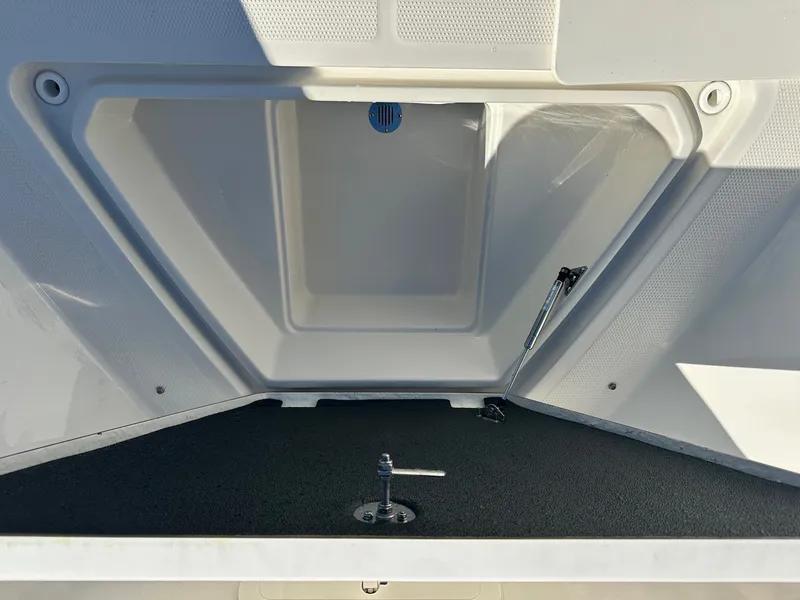 Slide: The Image of Sailfish 32 CC 2022 - 15