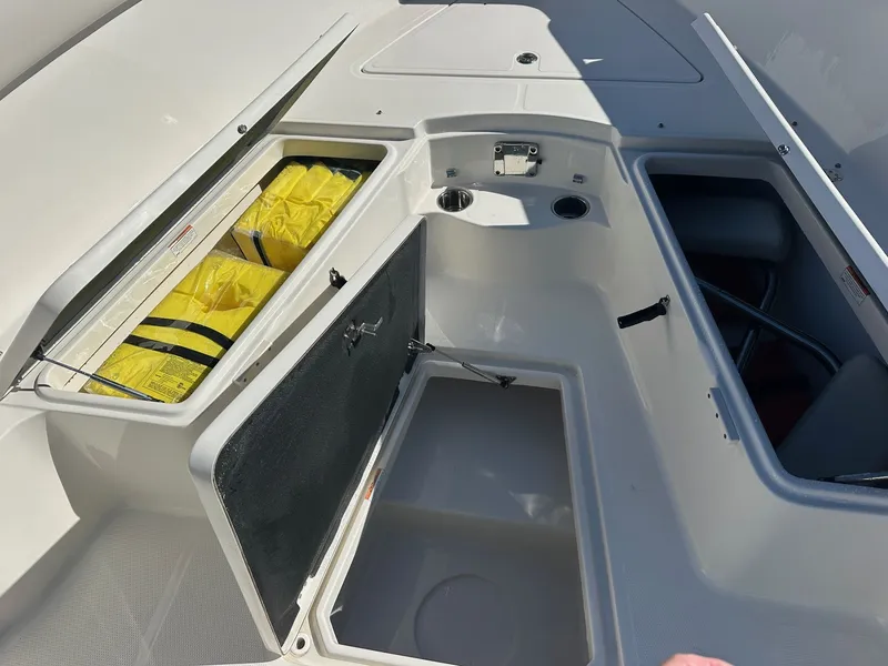 Slide: The Image of Sailfish 32 CC 2022 - 16