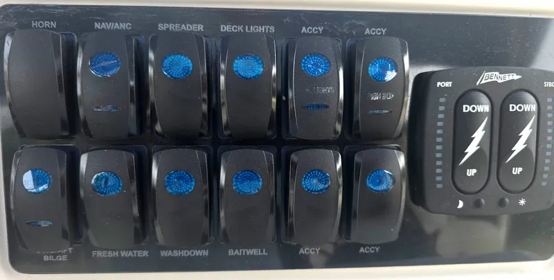 Slide: The Image of Sailfish 32 CC 2022 - 29