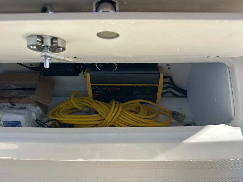 Slide: The Image of Sailfish 32 CC 2022 - 30