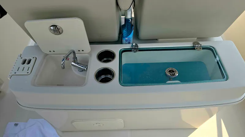 Slide: The Image of Sailfish 32 CC 2022 - 35