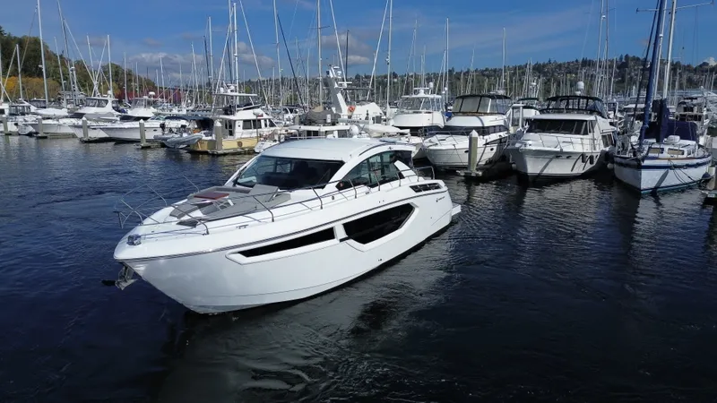 Slide: The Image of Cruisers Yachts 42 CANTIUS 2022 - 3