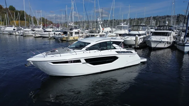 Slide: The Image of Cruisers Yachts 42 CANTIUS 2022 - 4