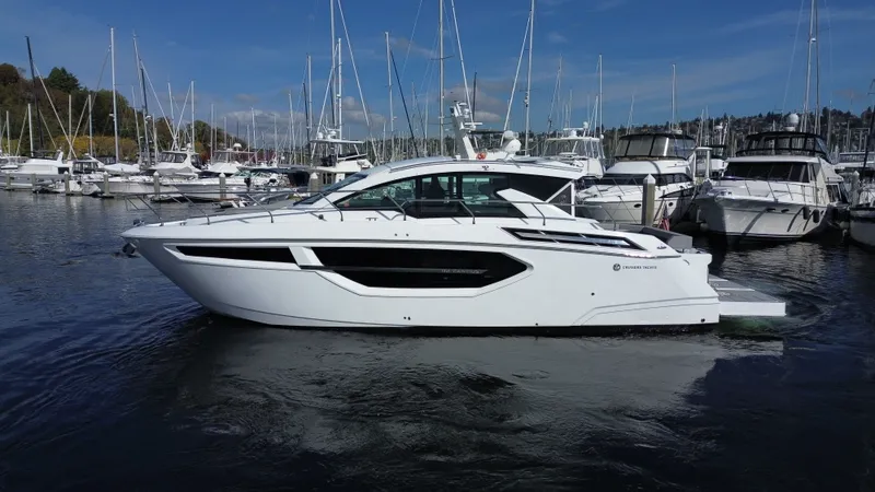 Slide: The Image of Cruisers Yachts 42 CANTIUS 2022 - 5