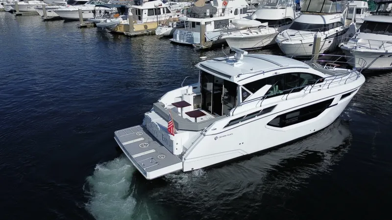 Slide: The Image of Cruisers Yachts 42 CANTIUS 2022 - 7