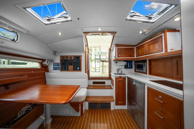 Slide: The Image of MJM 43ZI 2021 - 41