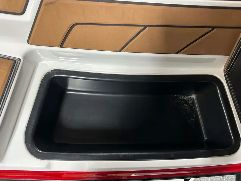 Slide: The Image of Malibu 23LSV 2021 - 13