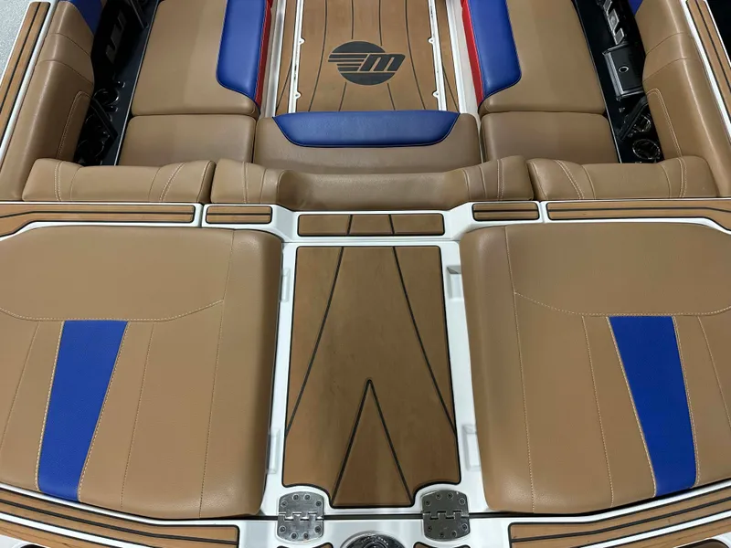 Slide: The Image of Malibu 23LSV 2021 - 14