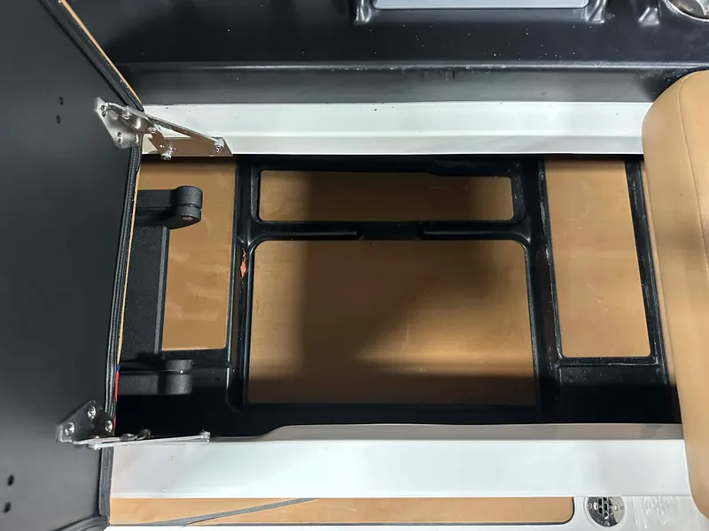 Slide: The Image of Malibu 23LSV 2021 - 26