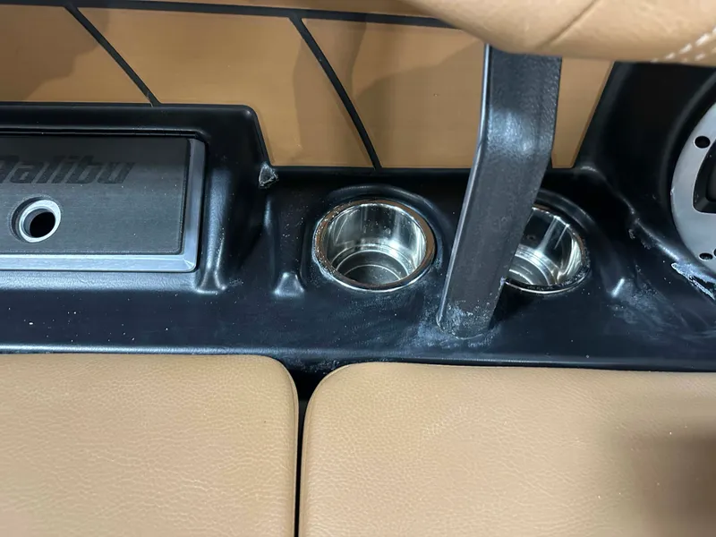 Slide: The Image of Malibu 23LSV 2021 - 29