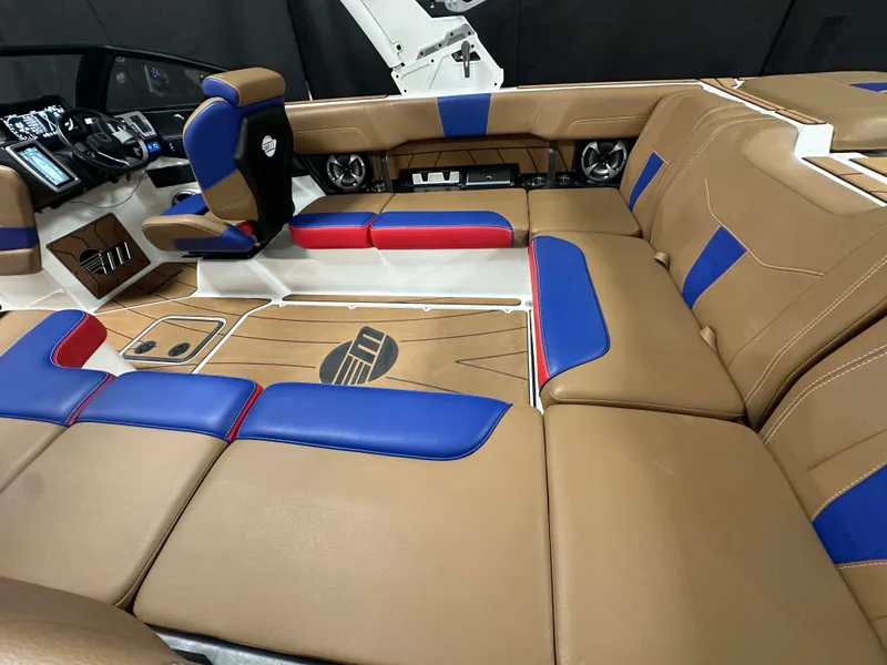 Slide: The Image of Malibu 23LSV 2021 - 3