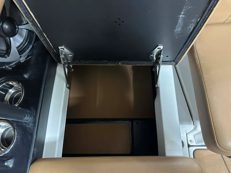 Slide: The Image of Malibu 23LSV 2021 - 31