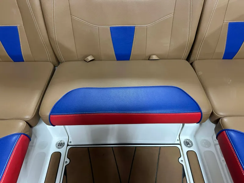 Slide: The Image of Malibu 23LSV 2021 - 32