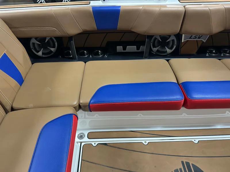 Slide: The Image of Malibu 23LSV 2021 - 34