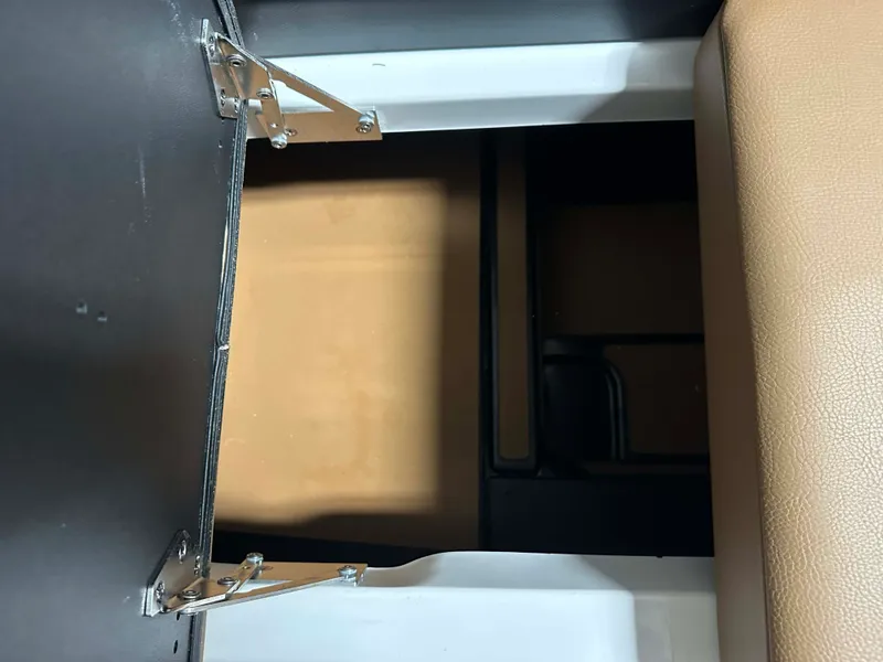 Slide: The Image of Malibu 23LSV 2021 - 36