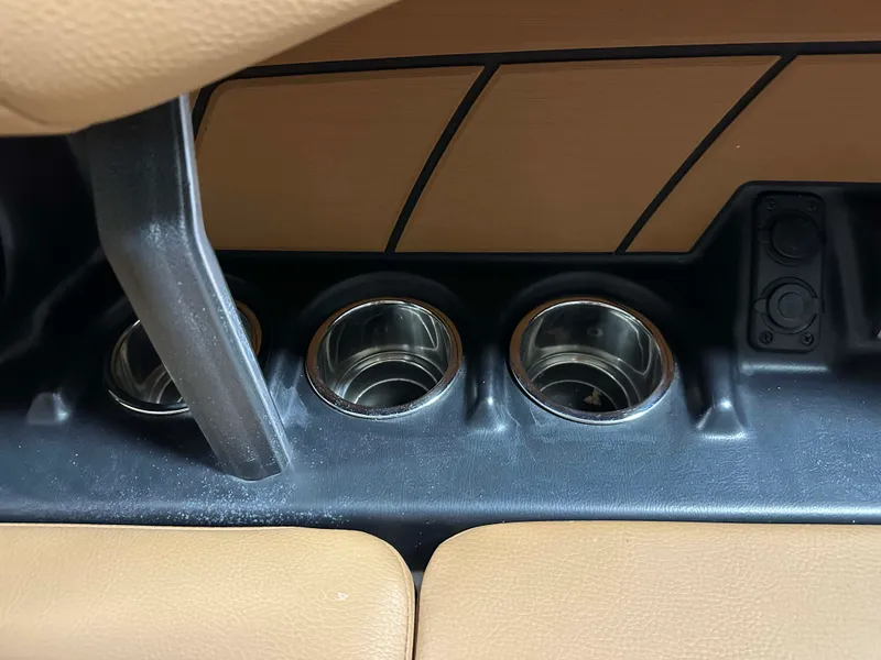 Slide: The Image of Malibu 23LSV 2021 - 37