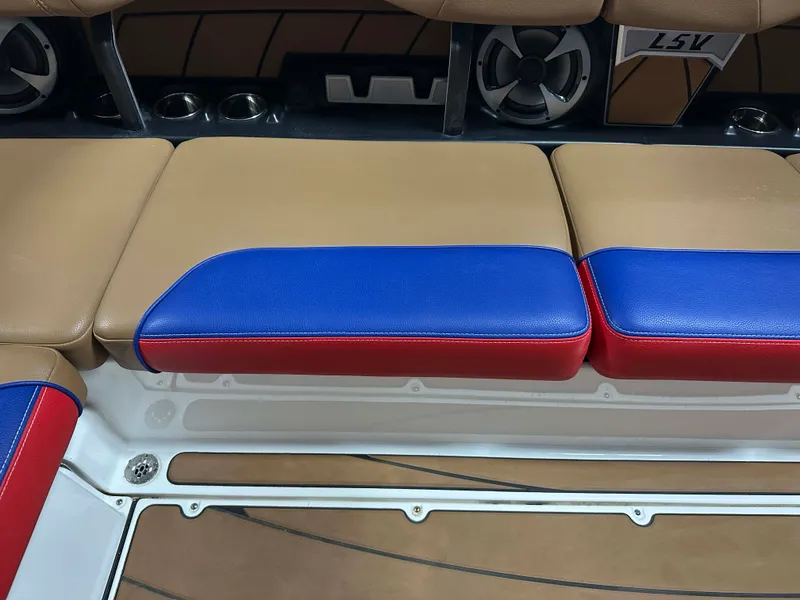 Slide: The Image of Malibu 23LSV 2021 - 39