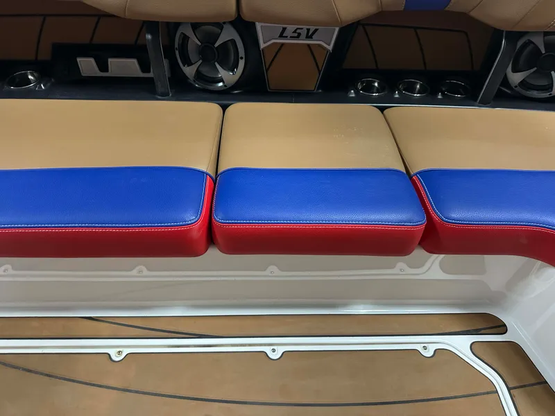 Slide: The Image of Malibu 23LSV 2021 - 41