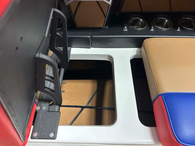 Slide: The Image of Malibu 23LSV 2021 - 44