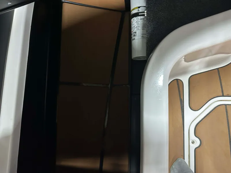 Slide: The Image of Malibu 23LSV 2021 - 48