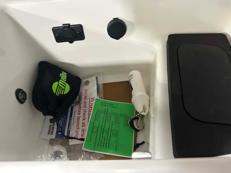 Slide: The Image of Malibu 23LSV 2021 - 56