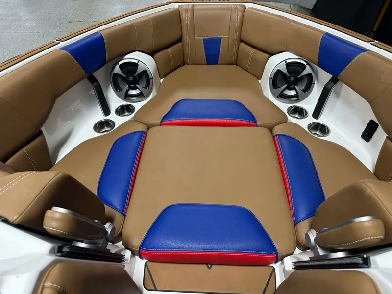 Slide: The Image of Malibu 23LSV 2021 - 58