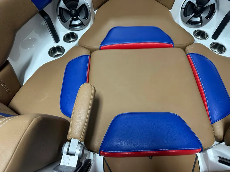 Slide: The Image of Malibu 23LSV 2021 - 59