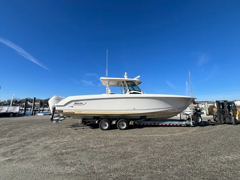 The Image of Boston Whaler 380 Outrage 2021 - 0
