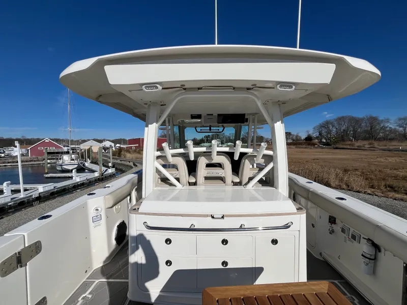 Slide: The Image of Boston Whaler 380 Outrage 2021 - 17