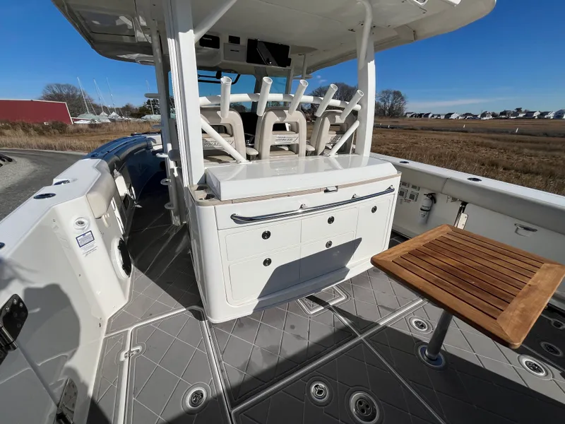 Slide: The Image of Boston Whaler 380 Outrage 2021 - 18
