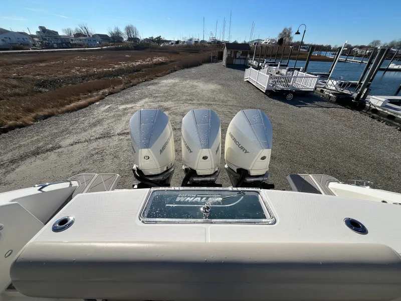 Slide: The Image of Boston Whaler 380 Outrage 2021 - 6