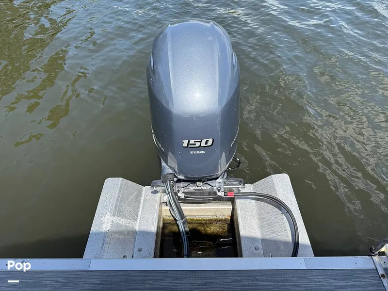 Slide: The Image of 150 HP Yamaha Engine - 15322754