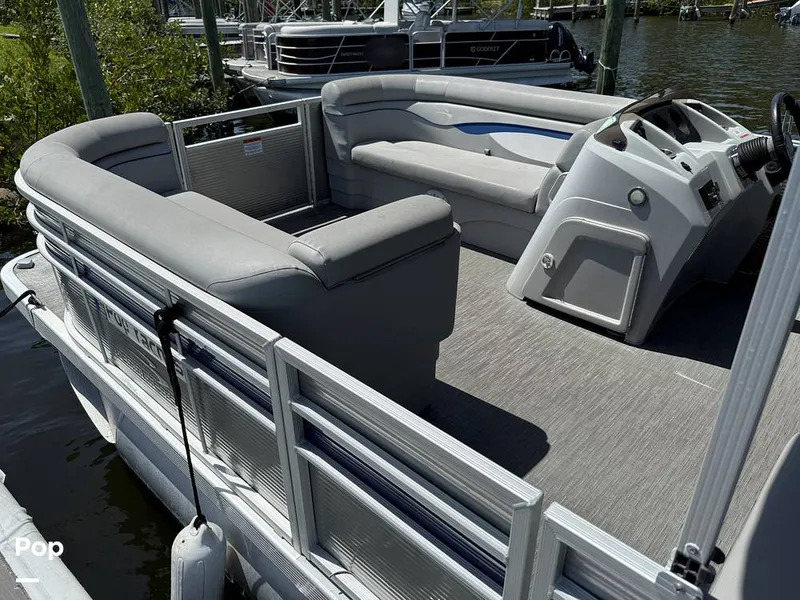 Slide: The Image of Bennington S22 2023 - 15322775