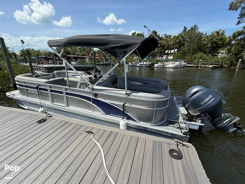 Slide: The Image of Comfortable Seating For Up To 12 Passengers - 15322700