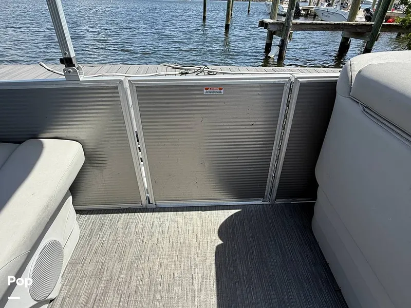 Slide: The Image of Bennington S22 2023 - 15322818