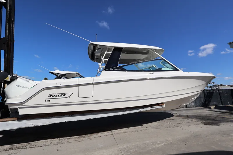 Slide: The Image of Boston Whaler 330 Vantage 2026 - 1