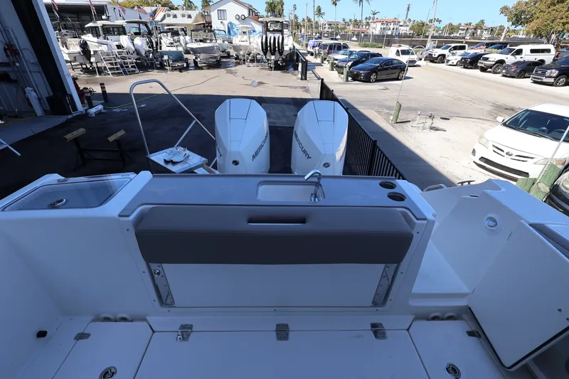 Slide: The Image of Boston Whaler 330 Vantage 2026 - 10