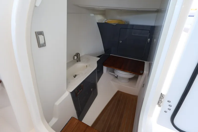 Slide: The Image of Boston Whaler 330 Vantage 2026 - 24