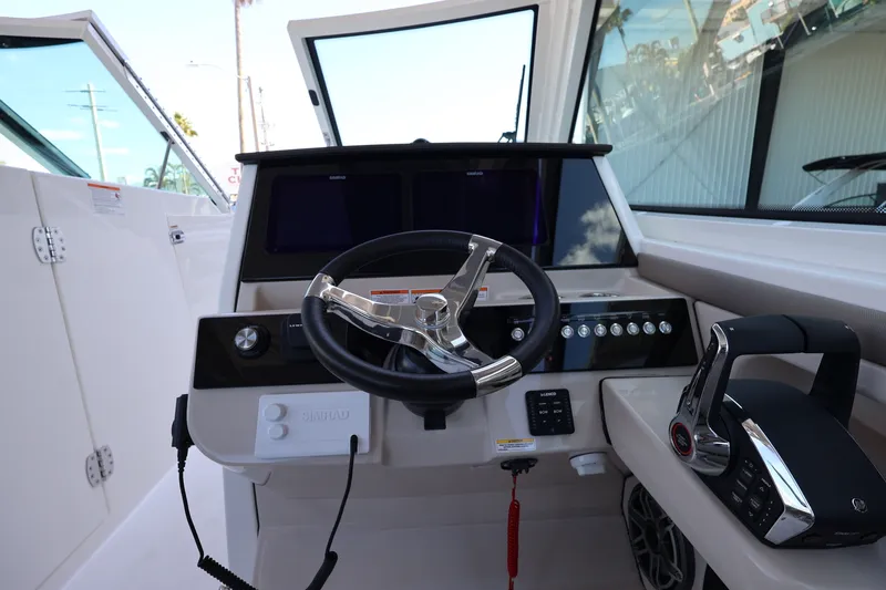 Slide: The Image of Boston Whaler 330 Vantage 2026 - 27