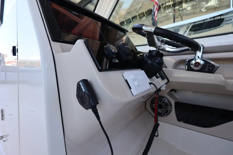 Slide: The Image of Boston Whaler 330 Vantage 2026 - 28