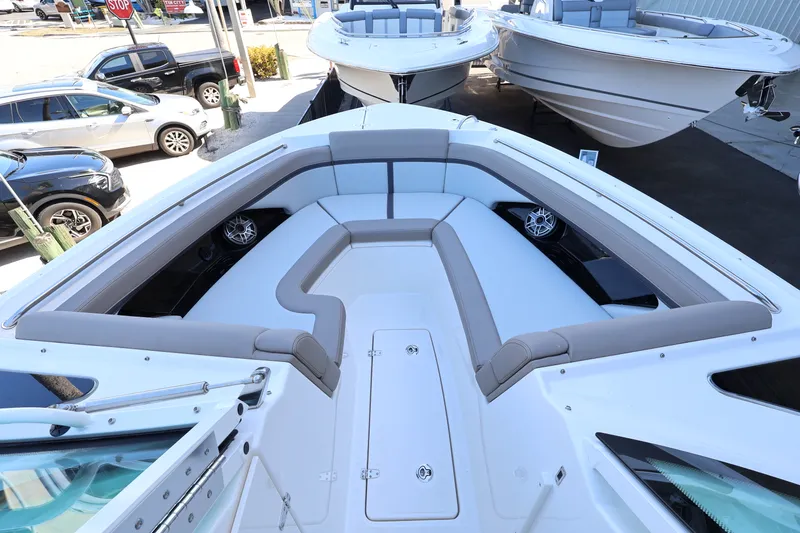 Slide: The Image of Boston Whaler 330 Vantage 2026 - 36