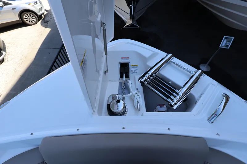 Slide: The Image of Boston Whaler 330 Vantage 2026 - 40